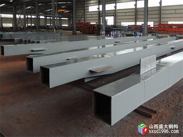 为了更好的提升钢材料的应用效果,需要结合具体的钢结构构件生产需求